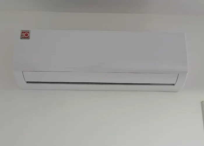 Varanda Gourmet, Ar Condicionado, Elevador 05 Piscinas no Condomínio Passaredo Ubatuba